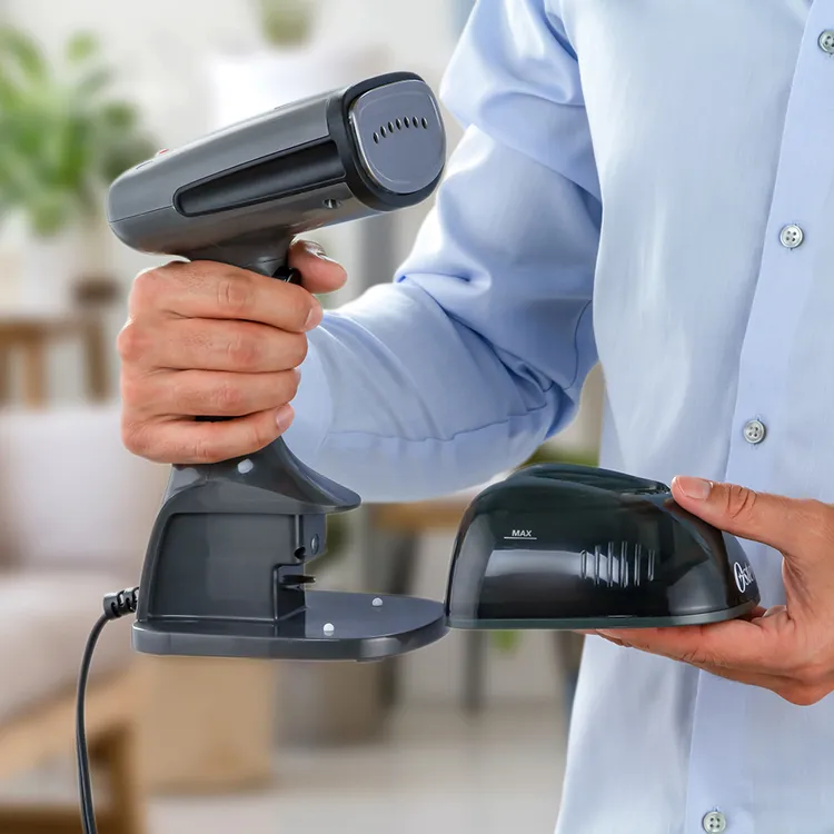 Vaporizador De Ropa OSTER Portátil Negro - GCSTES100 2100693 - REF 103049 » Vaporizador De Ropa OSTER Portátil Negro - GCSTES100 2100693 - REF 103049 - Imagen 2